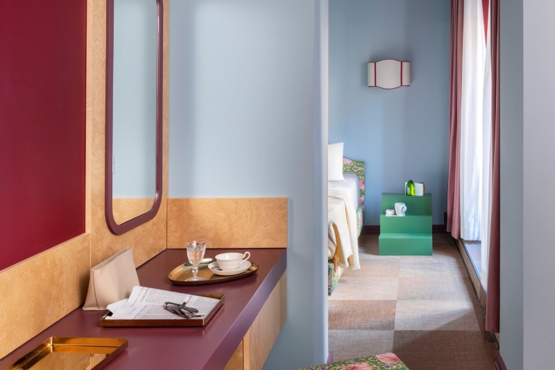 Camera deluxe con letto matrimoniale e TV a parete, interni moderni – The 4 Rooms, BZAR hotels a Roma