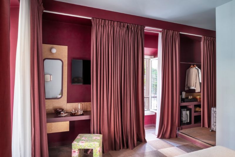 Bagno di design con piastrelle arancioni, doccia e lavabo vintage – The 4 Rooms, BZAR hotels a Roma