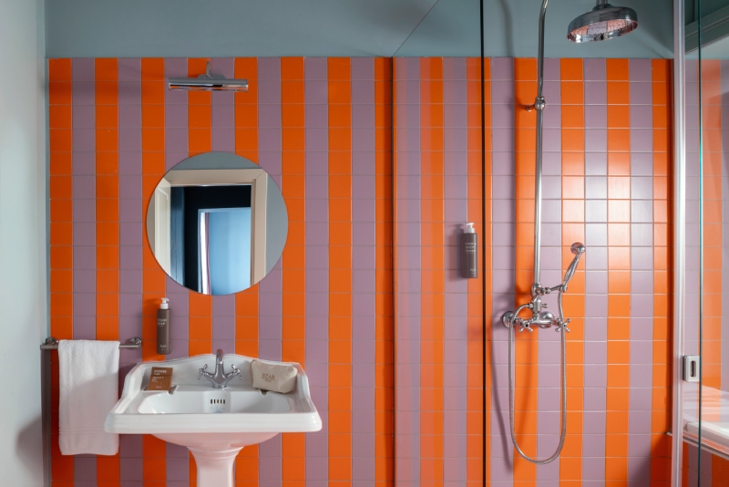 Dettaglio finestra e tende in camera deluxe con vista su Roma – The 4 Rooms, BZAR hotels a Roma