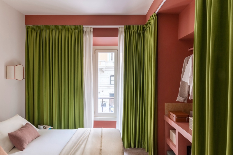 Camera superior con guardaroba a vista e design contemporaneo – The 4 Rooms, BZAR hotels a Roma